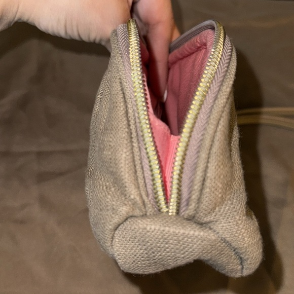 Victoria Secret taupe canvas w/goldtone hardware zip around wristlet NWOT - Picture 11 of 14